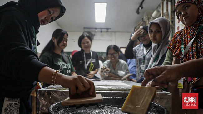 FOTO: Lestarikan Wastra dengan Inklusivitas