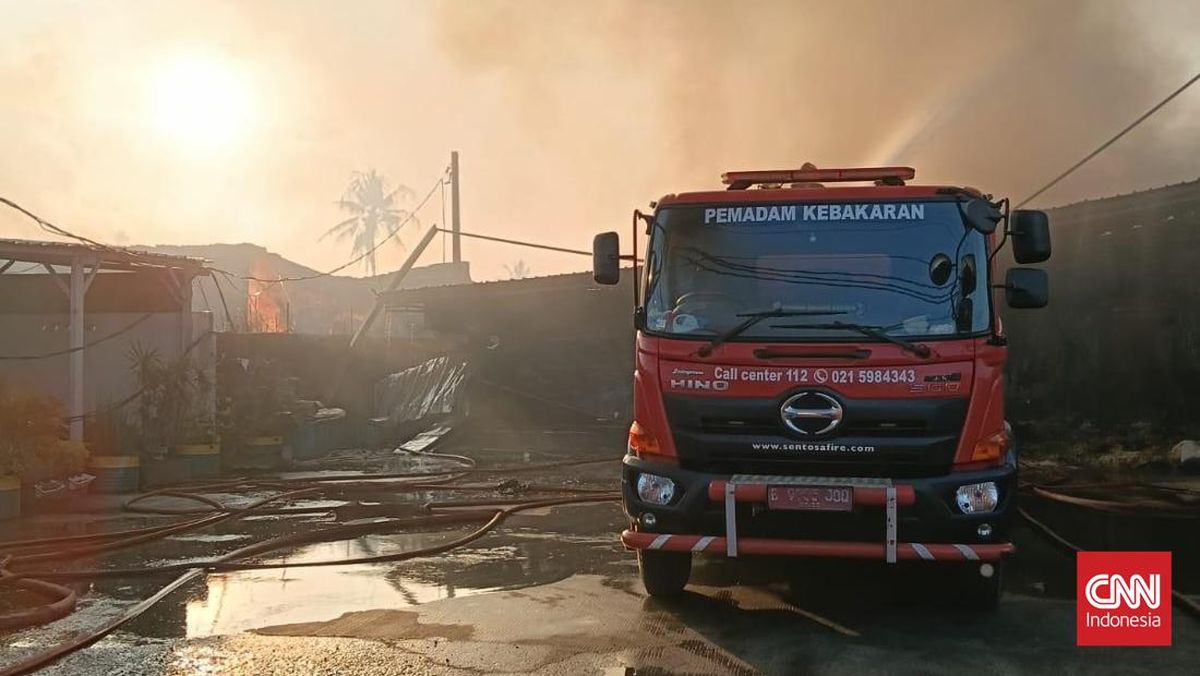 Pabrik Sumpit dan Gudang Paket Online di Tangerang Ludes Terbakar