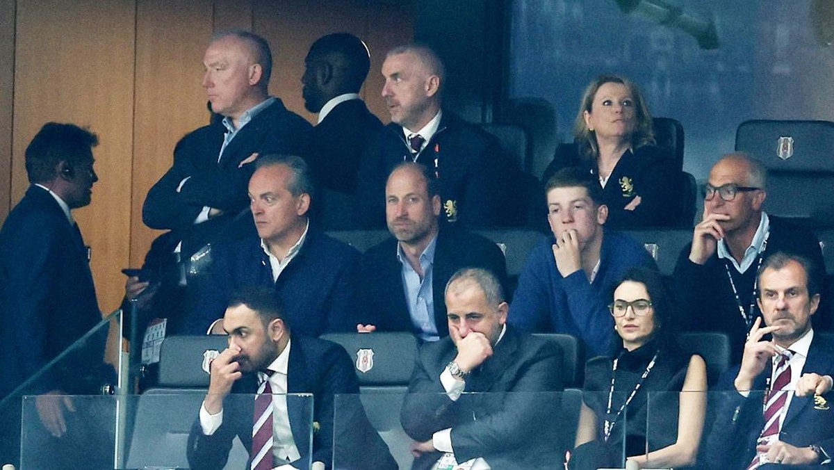 Pangeran William hadir langsung di tribun Besiktas Park untuk mendukung Aston Villa saat melawan Freiburg pada laga final Liga Europa.