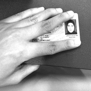 Paula Verhoeven Pamer KTP Baru, Status Cerai Hidup Disorot