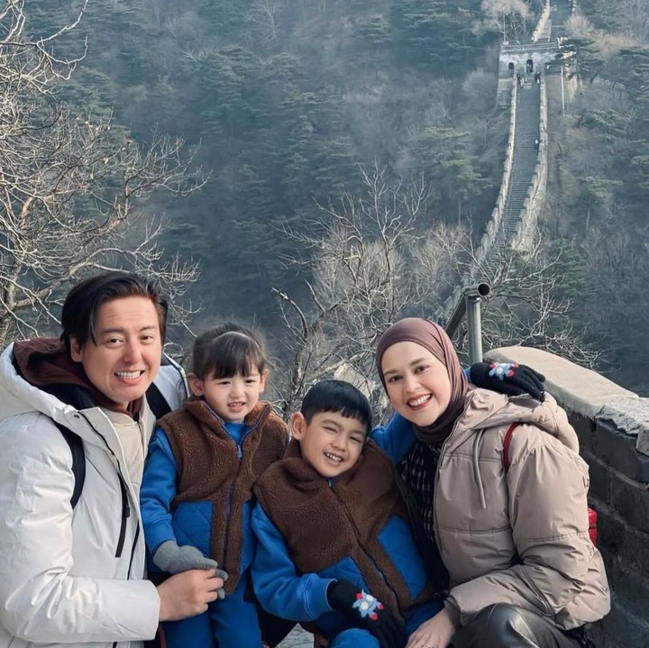 <p>Shaquille sendiri lahir pada 17 Juli 2020, Bunda. Di usianya yang kini hampir enam tahun, Shaquille tumbuh menjadi anak yang aktif. Tak hanya itu, parasnya yang mencuri perhatian kerap disebut-sebut netizen memiliki paras mirip orang Korea. (Foto: Instagram @cutratumeyriska)</p>