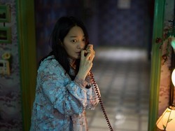 Penampilan Shin Min Ah di Poster Film Horor-Thriller The Eyes