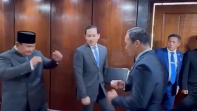 Momen Daud Jordan Ditantang Tinju Prabowo usai Sidang Paripurna DPR