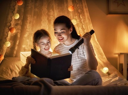 7 Dongeng Kerajaan Romantis yang Mengajarkan Kasih Sayang 