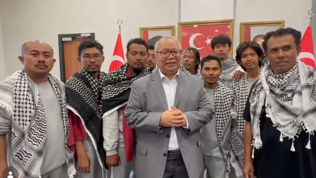 9 WNI yang Sempat Ditangkap Israel Tiba di Indonesia Minggu Sore