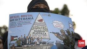 Aliansi kemanusiaan gelar aksi solidaritas untuk Palestina di depan Kedubes AS, Jakarta, Jumat (22/5/2026). (CNNIndonesia/Adi ibrahim)