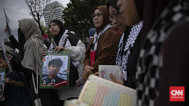 Aliansi kemanusiaan gelar aksi solidaritas untuk Palestina di depan Kedubes AS, Jakarta, Jumat (22/5/2026). (CNNIndonesia/Adi ibrahim)