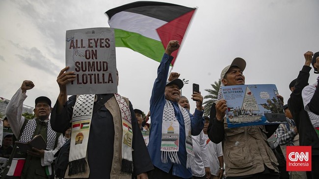 Aliansi kemanusiaan gelar aksi solidaritas untuk Palestina di depan Kedubes AS, Jakarta, Jumat (22/5/2026). (CNNIndonesia/Adi ibrahim)