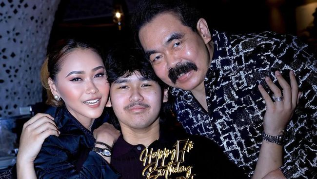Momen Ultah Ke-17 Ivan Anak Semata Wayang Inul Daratista Dan Adam Suseno, Tak Mau Pesta Heboh