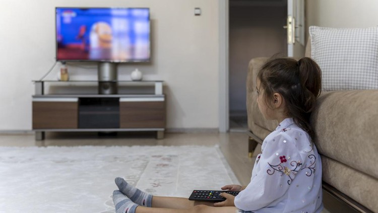Dampak nonton tv pada kecerdasan anak
