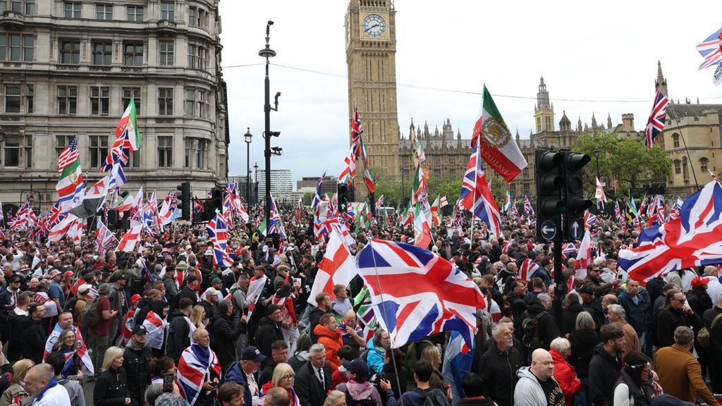 Demonstrasi Besar di London, Ada Provokasi Buka Cadar di Depan Umum