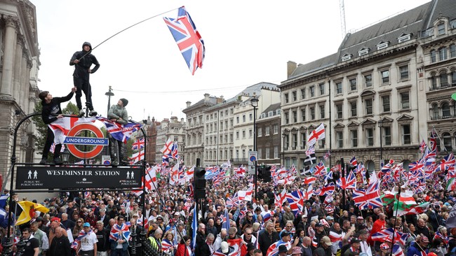 Unite the Kingdom merupakan unjuk rasa yang diselenggarakan oleh aktivis anti-Islam Stephen Yaxley-Lennon, atau yang lebih dikenal Tommy Robinson.