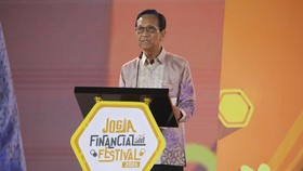 Gubernur DIY, Sri Sultan Hamengkubuwono X saat menyampaikan sambutan dalam Jogja Financial Festival 2026 di Jogja Expo Center (JEC), Yogyakarta, DIY, Jumat (22/5/2026). (CNBC Indonesia/Faisal Rahman)