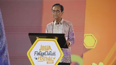 Gubernur DIY, Sri Sultan Hamengkubuwono X saat menyampaikan sambutan dalam Jogja Financial Festival 2026 di Jogja Expo Center (JEC), Yogyakarta, DIY, Jumat (22/5/2026). (CNBC Indonesia/Faisal Rahman)