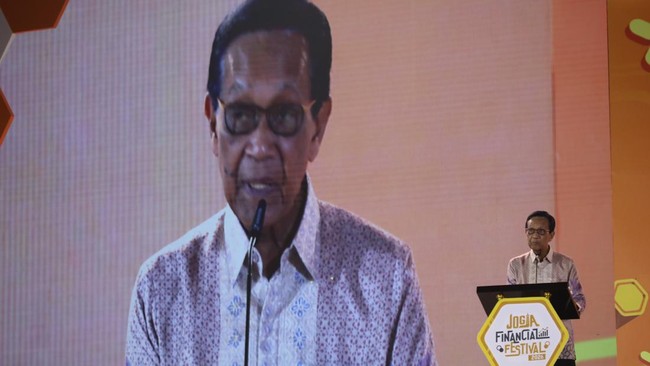 Gubernur DIY, Sri Sultan Hamengkubuwono X saat menyampaikan sambutan dalam Jogja Financial Festival 2026 di Jogja Expo Center (JEC), Yogyakarta, DIY, Jumat (22/5/2026). (CNBC Indonesia/Faisal Rahman)
