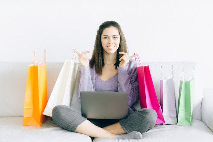 Beberapa zodiak ternyata dikenal paling jago berburu promo, diskon, dan best deal saat belanja online