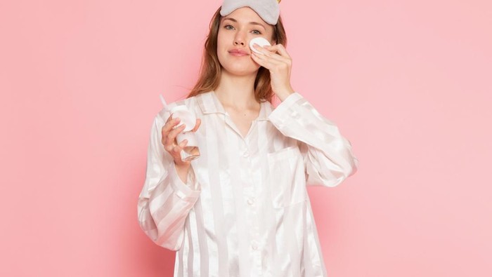 5 Rutinitas Malam Hari untuk Bikin Kulit Sehat dan Glowing