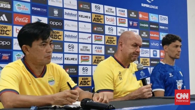 Pelatih Persib, Bojan Hodak, memberi keterangan pers jelang laga melawan Persijap.