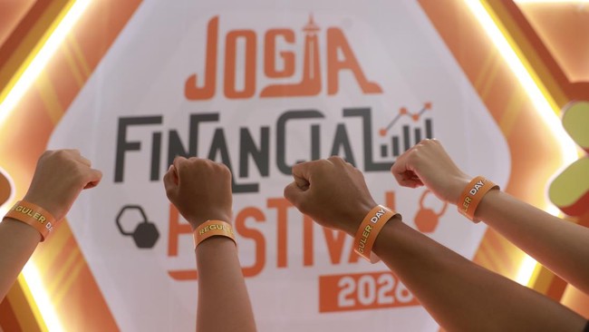 Jogja Financial Festival hari kedua dihadiri sederet narasumber keuangan hingga penampilan Juicy Lucy.  (CNBC Indonesia/Muhammad Sabki)