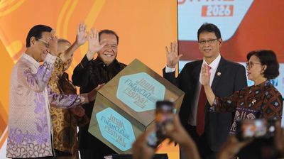 Jogja Financial Festival dibuka oleh Menteri Keuangan (Menkeu) Purbaya Yudhi Sadewa, Ketua Dewan Komisioner LPS Anggito Abimanyu, Chairman CT Corp Chairul Tanjung (CT) bersama Rektor UGM, Ova Emilia d