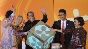 Jogja Financial Festival dibuka oleh Menkeu Purbaya Yudhi Sadewa, Ketua Dewan Komisioner LPS Anggito Abimanyu, Chairman CT Corp Chairul Tanjung bersama Rektor UGM Ova Emilia dan Gubernur DIY, Sri Sultan Hamengku Buwono X.