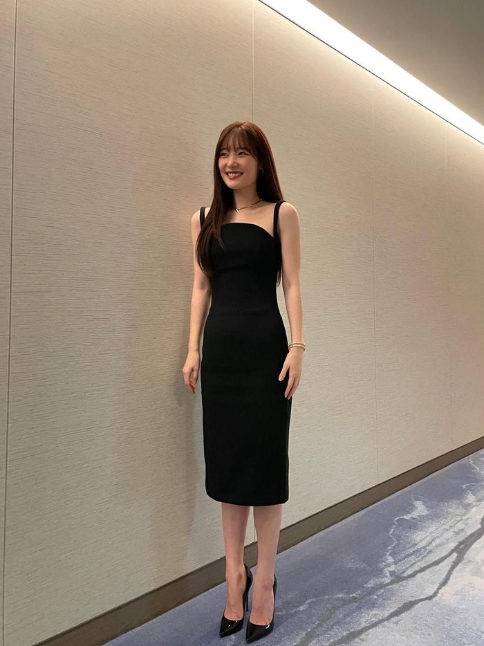 Jung Chae Yeon memulai karier aktingnya pada 2016 dengan membintangi serial drama Korea berjudul Drinking Solo./ Foto: instagram.com/j_chaeyeoni