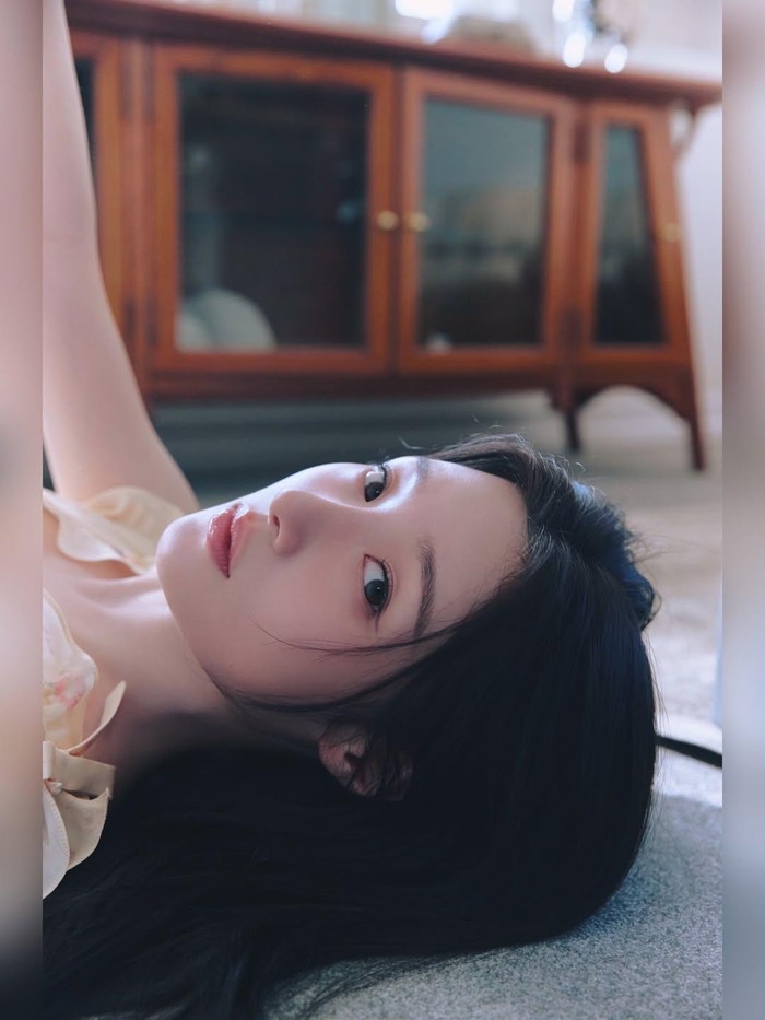 Jung Chae Yeon merupakan idol-aktris yang baru-baru ini melangsungkan comeback sebagai idol bersama girl group I.O.I/ Foto: instagram.com/j_chaeyeoni