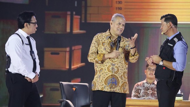 Ketua Dewan Komisioner Lembaga Penjamin Simpanan (LPS) Anggito Abimanyu tampil bersama Lapor Pak! dalam acara Jogja Financial Festival 2026 di Jogja Expo Center (JEC), Yogyakarta, Jawa Tengah, Jumat (22/5/2026). (CNBC Indonesia/Faisal Rahman)
