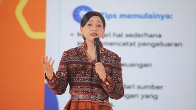 Ketua Dewan Komisioner OJK, Friderica Widyasari Dewi saat menyampaikan pemaparan dalam Jogja Financial Festival 2026 di Jogja Expo Center (JEC), Yogyakarta, DIY, Jumat (22/5/2026). (CNBC Indonesia/Fai