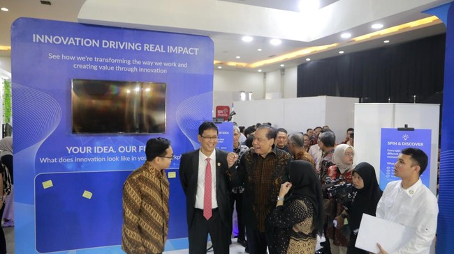 Menteri Keuangan (Menkeu), Purbaya Yudhi Sadewa didampingi Chairman & Founder CT Corp, Chairul Tanjung tiba di lokasi saat menyampaikan sambutan dalam Jogja Financial Festival 2026 di Jogja Expo Center (JEC), Yogyakarta, DIY, Jumat (22/5/2026). (CNBC