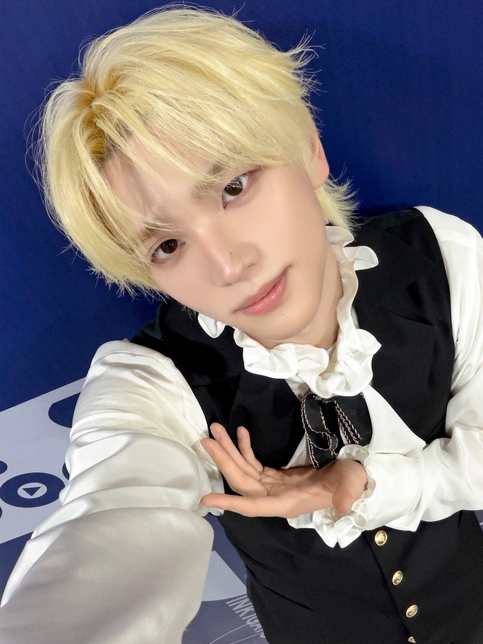 Meski telah menyelesaikan promosi &lsquo;NO TRAGEDY&rsquo; di program musik Korea Selatan sejak beberapa hari yang lalu, namun fans masih belum bisa move on dari era ini. Apakah kamu juga sama, Beauties? / Foto: x.com/TWS_PLEDIS