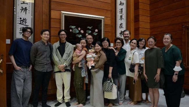 Brandon Salim Nostalgia Masa Kecil Lihat Orang Tua dan Mertua Main dengan Anak