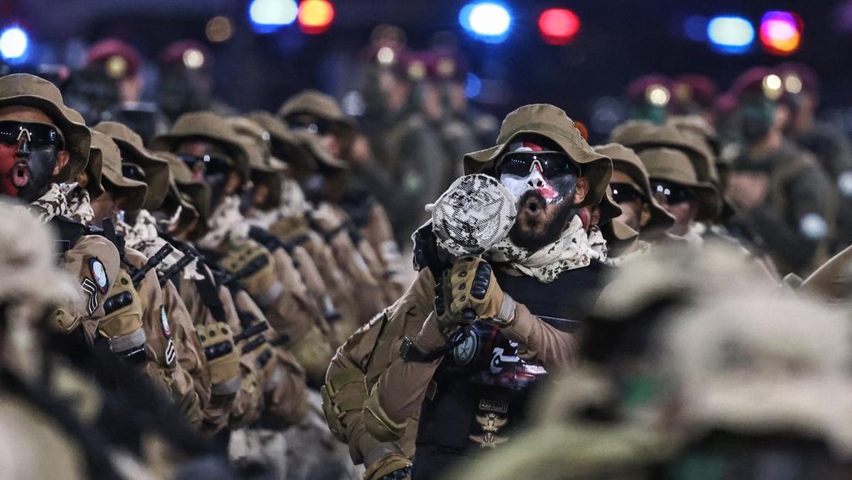 Members of the Saudi security forces take part in a military parade ahead of the Hajj pilgrimage in Mecca on May 21, 2026. More than a million Muslims are gathering in Mecca for the hajj pilgrimage overshadowed by the Middle East war, as animosity sm
