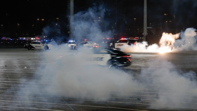 Members of the Saudi security forces take part in a military parade in preparation for the annual Hajj pilgrimage in the holy city of Mecca, Saudi Arabia, May 21, 2026. REUTERS/Ibraheem Abu Mustafa