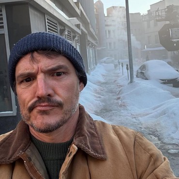 Cerita Kehidupan Personal Pedro Pascal Lewat Koleksi Kaos Band
