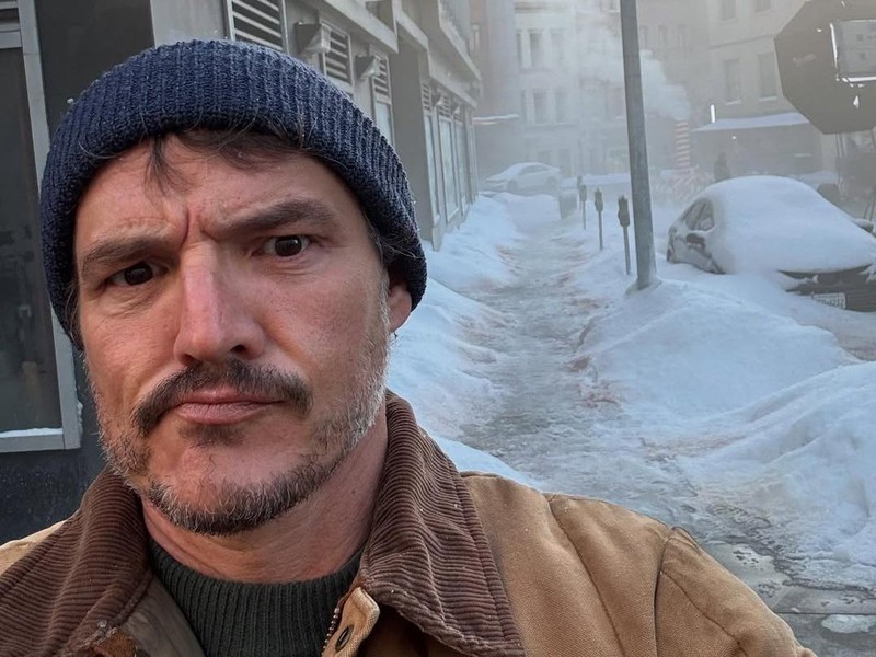 Cerita Kehidupan Personal Pedro Pascal Lewat Koleksi Kaos Band