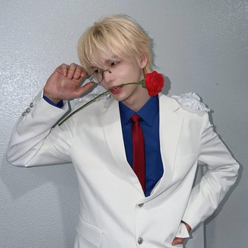 5 Potret Shinyu TWS dengan Rambut Pirang, Bak Ice Prince!