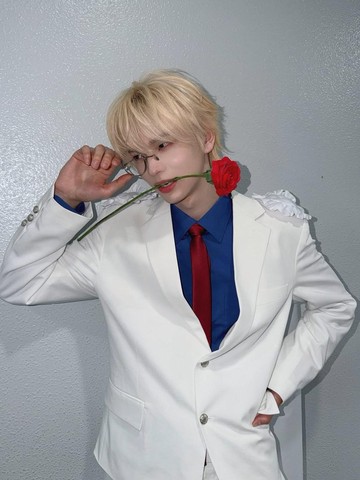 5 Potret Shinyu TWS dengan Rambut Pirang, Bak Ice Prince!