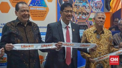 Menkeu Purbaya Yudhi Sadewa bersama Ketua Dewan Komisioner LPS Anggito Abimanyu dan Chairman CT Corp Chairul Tanjung membuka program edukasi nasional LIKE IT 2026.