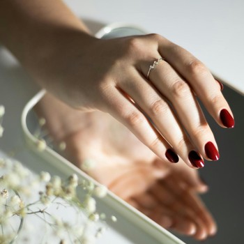 Manicurist Approved! Ini 5 Rekomendasi Warna Kuteks untuk Kuku Pendek