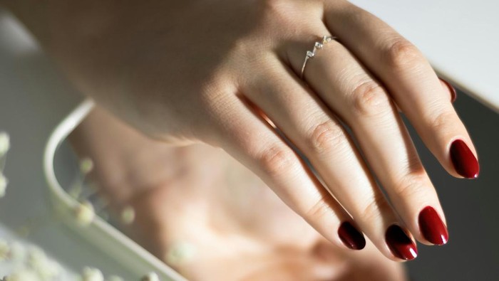 Manicurist Approved! Ini 5 Rekomendasi Warna Kuteks untuk Kuku Pendek