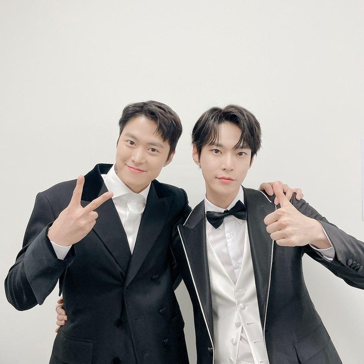 <p>Salah satu aktor dan idol K-Pop saudara kandung yang populer di Korea Selatan adalah Gong Myung dan Doyoung NCT, Bunda. Keduanya sering mencuri perhatian publik, terlebih karena visual dan pesona mereka di industri ini. (Foto: Instagram @0myoung_0526)</p>