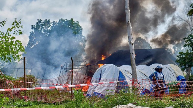 Rumah Sakit Ebola Dibakar-1 Jenazah Hangus, Pasien Lari Ditangkap