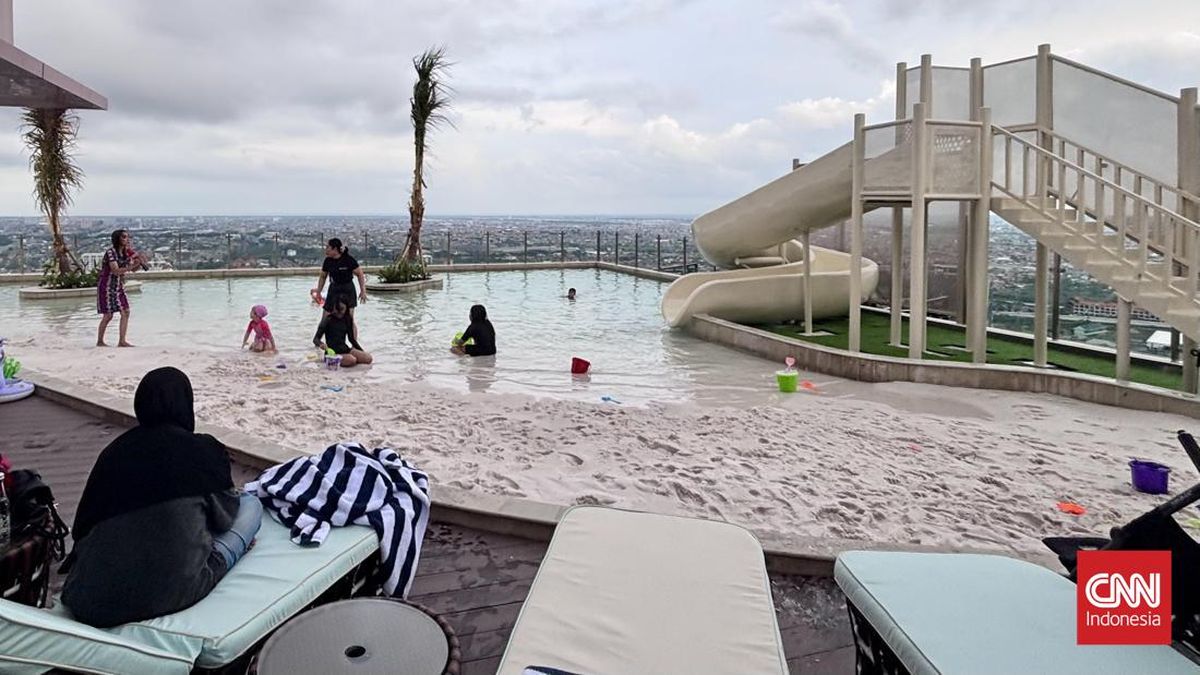 Trans Luxury Hotel Surabaya Punya Beach Pool Tertinggi di Indonesia