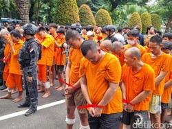 Video: 173 Orang Ditangkap Tim Pemburu Begal, Barbuk Ada Senpi Hingga LEGO