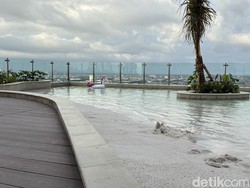 Staycation di Hotel Bintang 5 Surabaya Mulai Rp 1,1 Juta, Ada Pantai di Rooftop!
