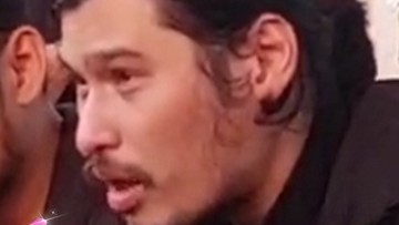Berita Viral Selebriti dari InsertLive : Video: Ayah Meninggal Dunia, Tangis Virzha Pecah usai Proses Pemakaman