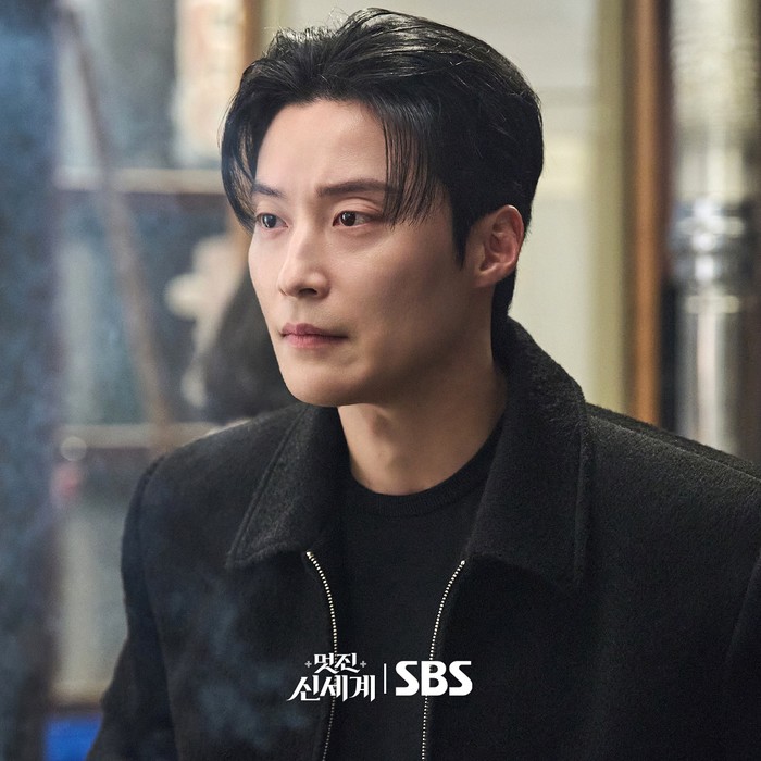 Banyak penonton yang dibuat jatuh cinta dengan chemistry, kemampuan akting, serta pesona Heo Nam Jun dalam drama rom-com pertamanya tersebut./ Foto: instagram.com/sbsdrama.official