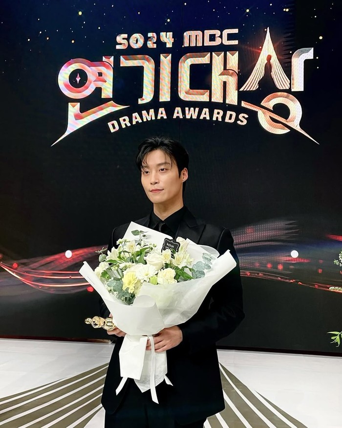 Berkat perannya di When the Phone Rings, aktor yang juga memiliki saudara kembar ini berkesempatan membawa pulang penghargaan Best New Actor di ajang MBC Drama Awards 2024./ Foto: instagram.com/namjun0609