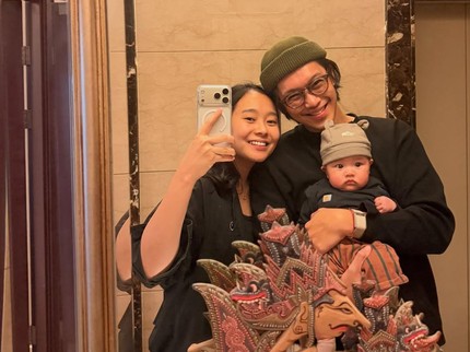 Brandon Salim Bagikan Momen Manis Sang Istri Dhika Himawan Menyusui Anak Pertama